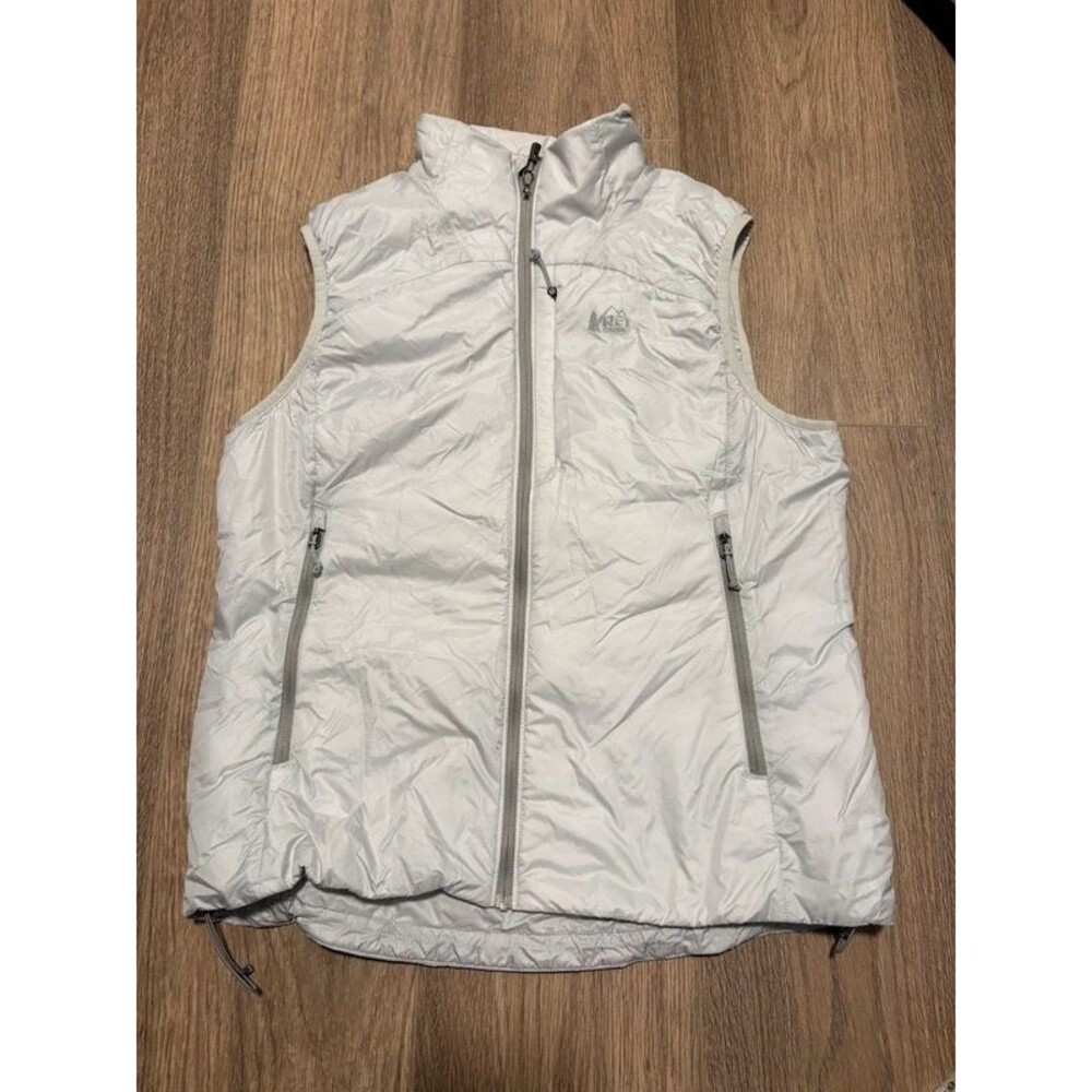 REI Lightweight Primaloft 3 pocket vest recycled materials light grey/silver M